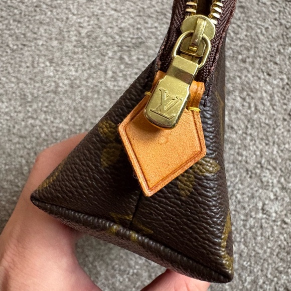 Auth LOUIS VUITTON Monogram Pochette Cosmetic PM Cosmetic Pouch - Picture 8 of 14